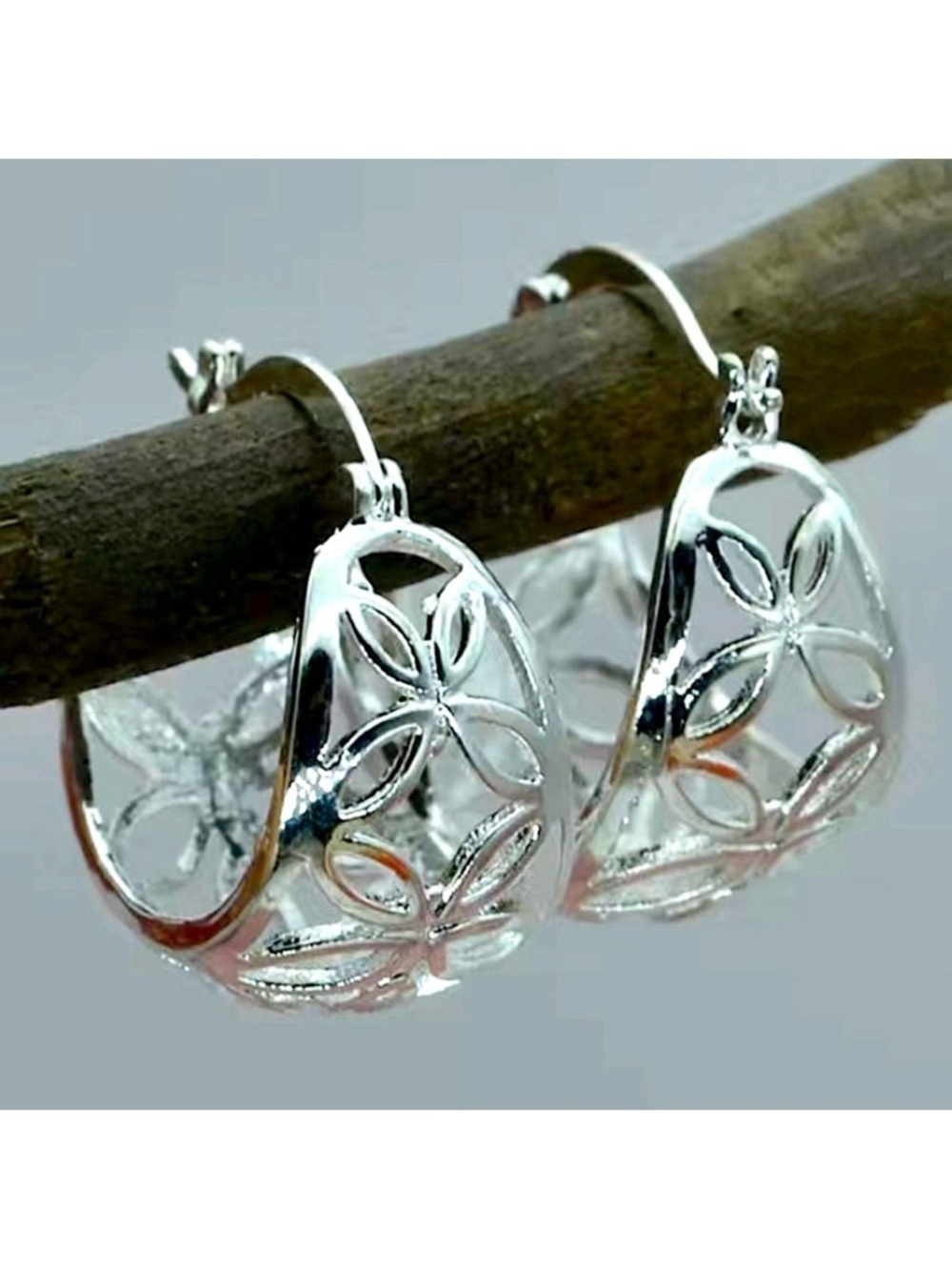 New vintage style daisy hoop earrings